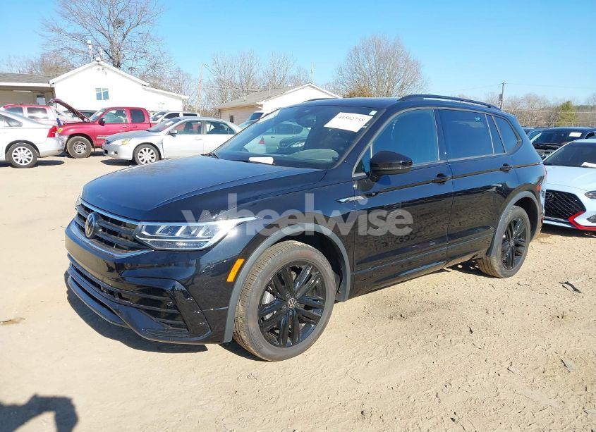 Photo 2 of 2022 Volkswagen Tiguan 2.0T SE R-LINE BLACK (VIN 3VVCB7AX1NM084993)
