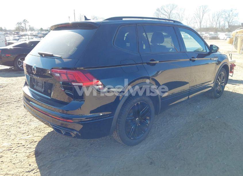 Photo 4 of 2022 Volkswagen Tiguan 2.0T SE R-LINE BLACK (VIN 3VVCB7AX1NM084993)
