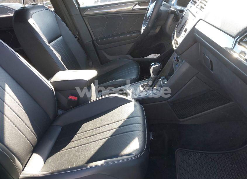 Photo 5 of 2022 Volkswagen Tiguan 2.0T SE R-LINE BLACK (VIN 3VVCB7AX1NM084993)