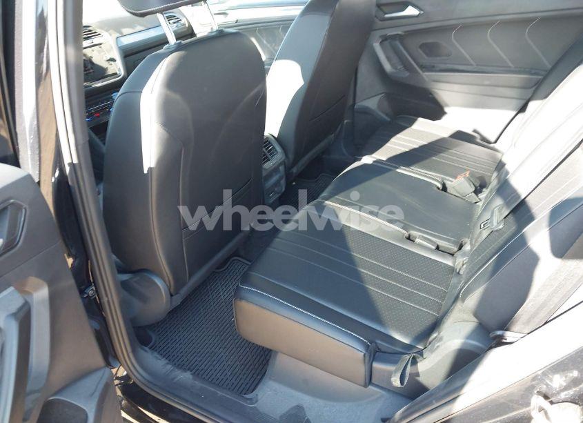 Photo 6 of 2022 Volkswagen Tiguan 2.0T SE R-LINE BLACK (VIN 3VVCB7AX1NM084993)