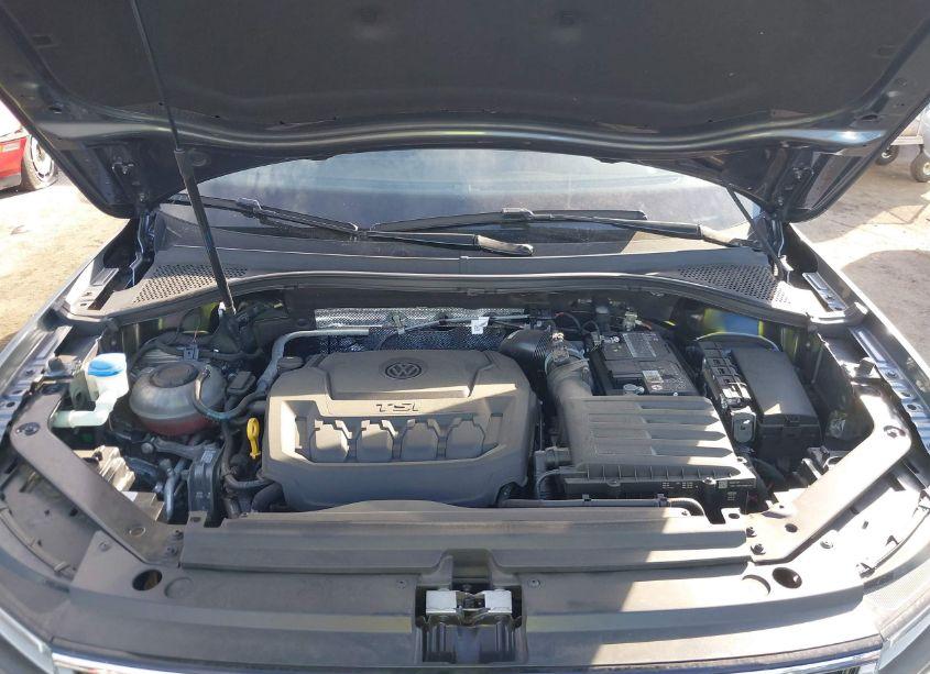 Photo 10 of 2022 Volkswagen Tiguan 2.0T SE R-LINE BLACK (VIN 3VVCB7AX1NM104434)