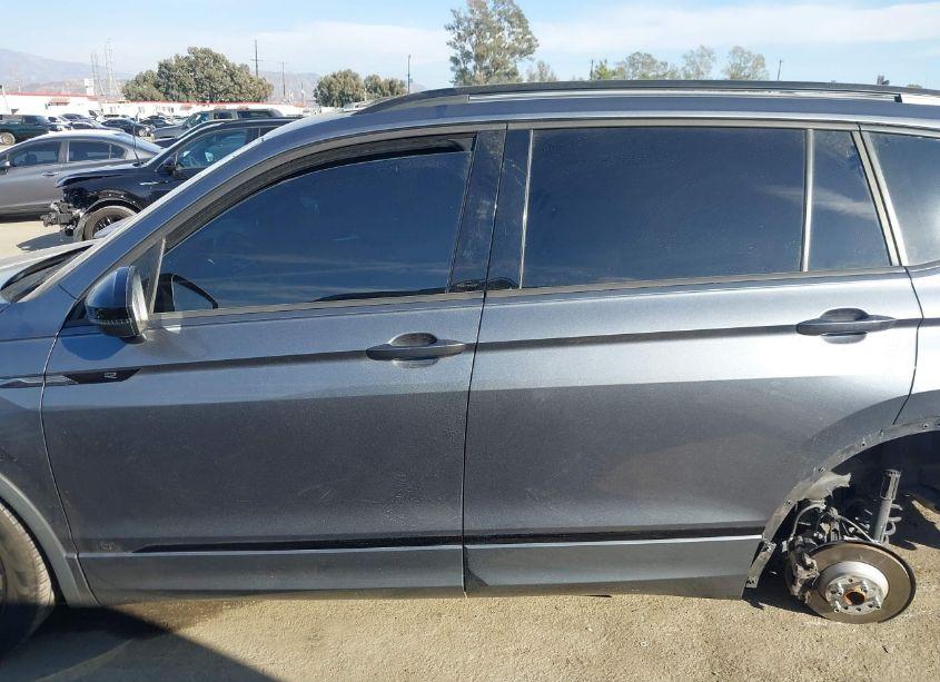 Photo 15 of 2022 Volkswagen Tiguan 2.0T SE R-LINE BLACK (VIN 3VVCB7AX1NM104434)