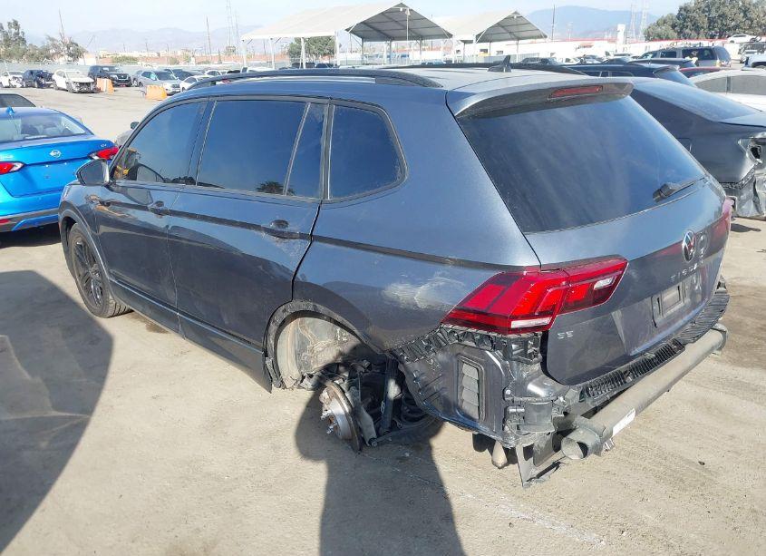 Photo 3 of 2022 Volkswagen Tiguan 2.0T SE R-LINE BLACK (VIN 3VVCB7AX1NM104434)