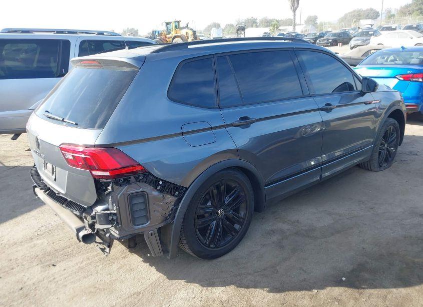 Photo 4 of 2022 Volkswagen Tiguan 2.0T SE R-LINE BLACK (VIN 3VVCB7AX1NM104434)