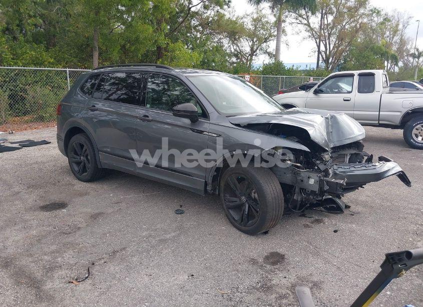 2023 Volkswagen Tiguan 2.0T SE R-LINE BLACK (VIN 3VVCB7AX1PM099075) main photo