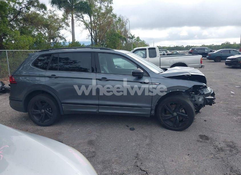 Photo 13 of 2023 Volkswagen Tiguan 2.0T SE R-LINE BLACK (VIN 3VVCB7AX1PM099075)