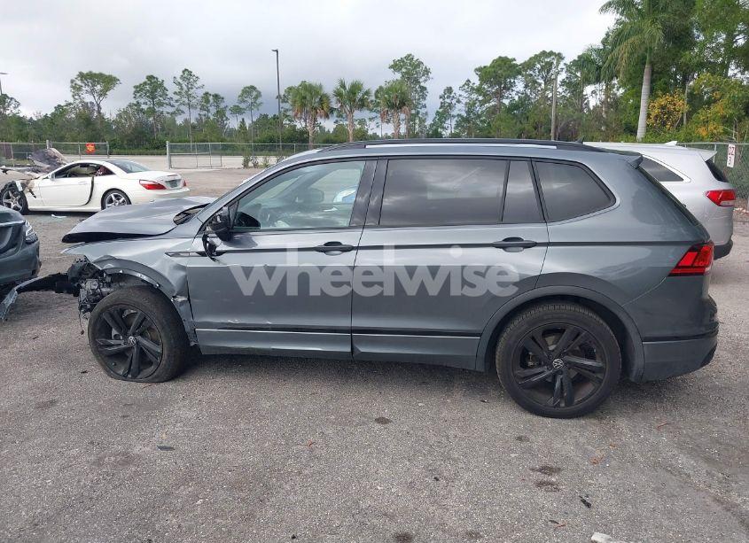 Photo 14 of 2023 Volkswagen Tiguan 2.0T SE R-LINE BLACK (VIN 3VVCB7AX1PM099075)