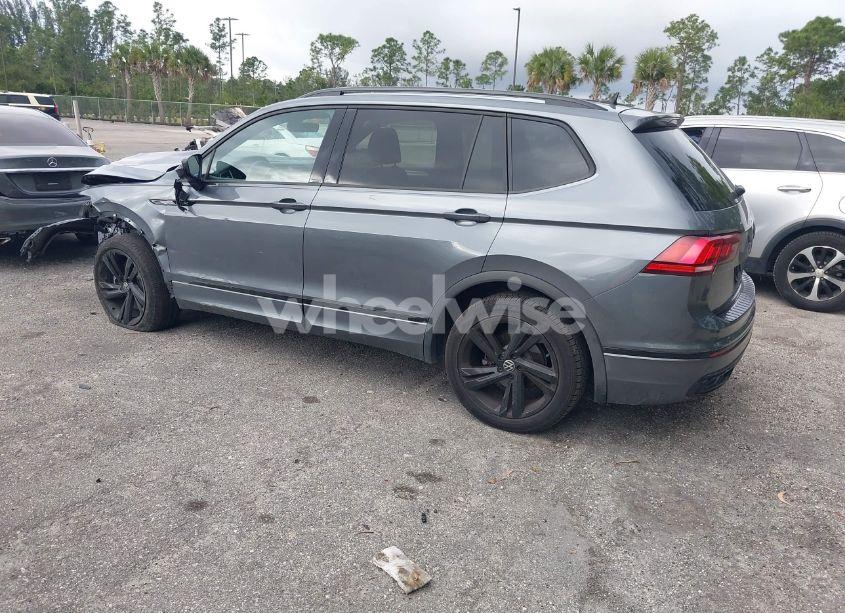 Photo 3 of 2023 Volkswagen Tiguan 2.0T SE R-LINE BLACK (VIN 3VVCB7AX1PM099075)