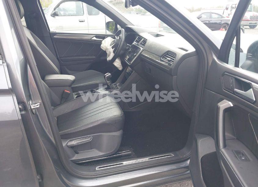 Photo 5 of 2023 Volkswagen Tiguan 2.0T SE R-LINE BLACK (VIN 3VVCB7AX1PM099075)