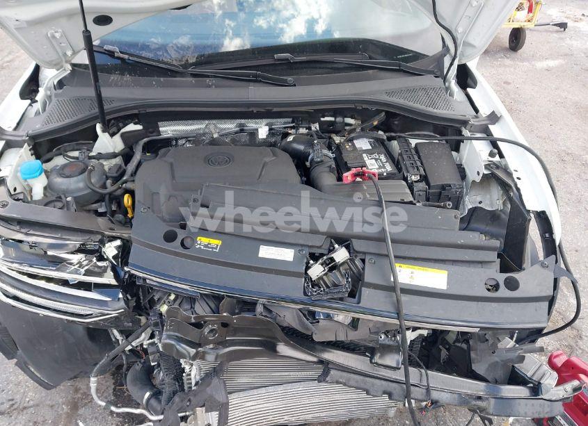 Photo 10 of 2024 Volkswagen Tiguan 2.0T SE R-LINE BLACK (VIN 3VVCB7AX1RM037369)