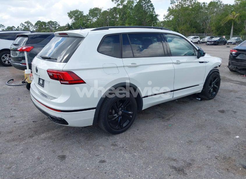 Photo 4 of 2024 Volkswagen Tiguan 2.0T SE R-LINE BLACK (VIN 3VVCB7AX1RM037369)
