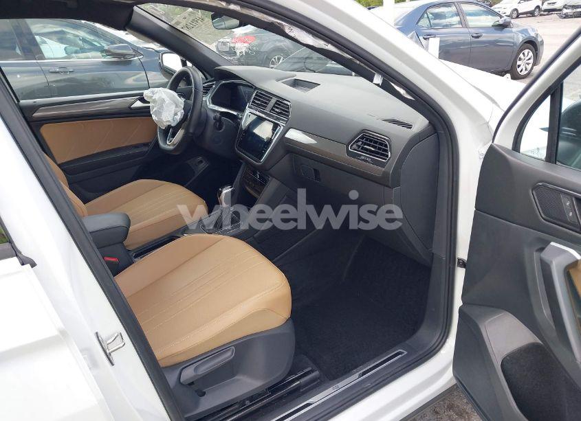 Photo 5 of 2024 Volkswagen Tiguan 2.0T SE R-LINE BLACK (VIN 3VVCB7AX1RM037369)