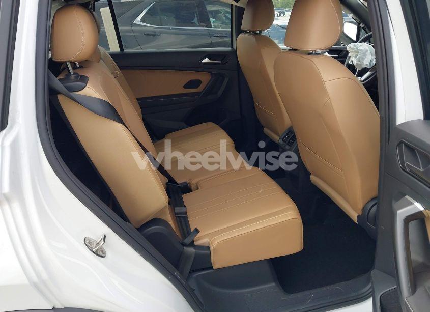 Photo 8 of 2024 Volkswagen Tiguan 2.0T SE R-LINE BLACK (VIN 3VVCB7AX1RM037369)