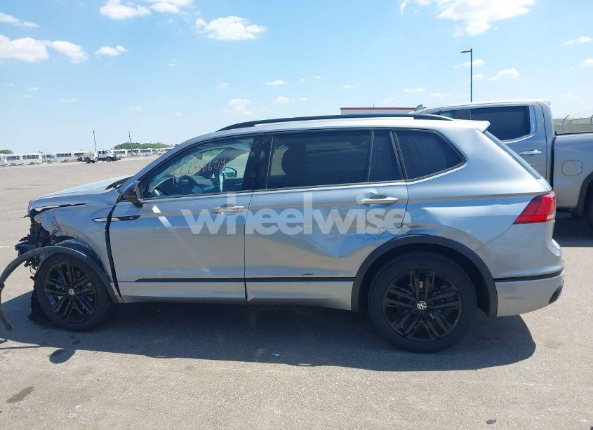 Photo 14 of 2022 Volkswagen Tiguan 2.0T SE R-LINE BLACK (VIN 3VVCB7AX2NM003645)