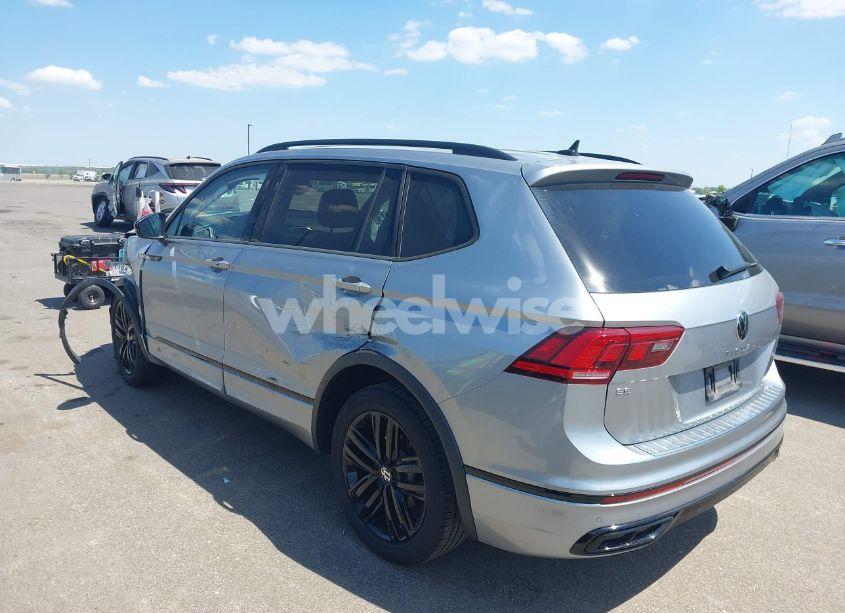 Photo 3 of 2022 Volkswagen Tiguan 2.0T SE R-LINE BLACK (VIN 3VVCB7AX2NM003645)