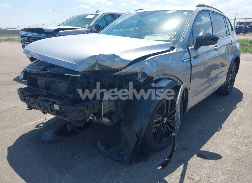 Photo 6 of 2022 Volkswagen Tiguan 2.0T SE R-LINE BLACK (VIN 3VVCB7AX2NM003645)