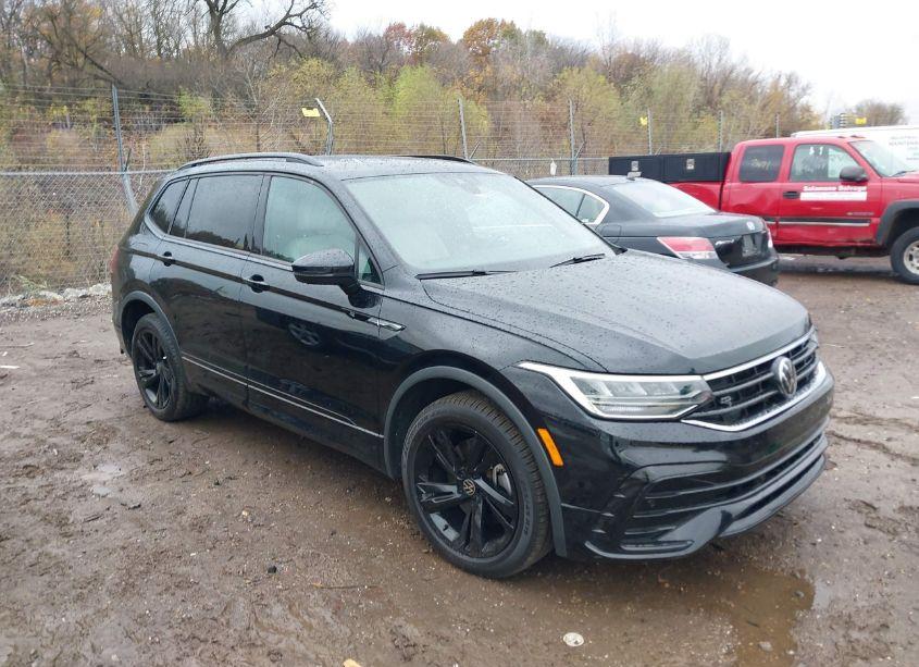 2023 Volkswagen Tiguan 2.0T SE R-LINE BLACK (VIN 3VVCB7AX2PM074606) main photo