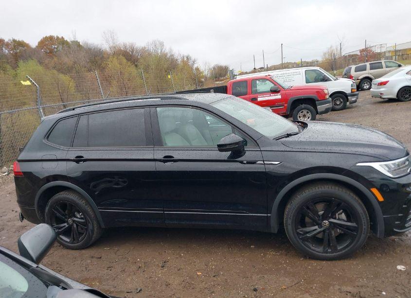 Photo 13 of 2023 Volkswagen Tiguan 2.0T SE R-LINE BLACK (VIN 3VVCB7AX2PM074606)