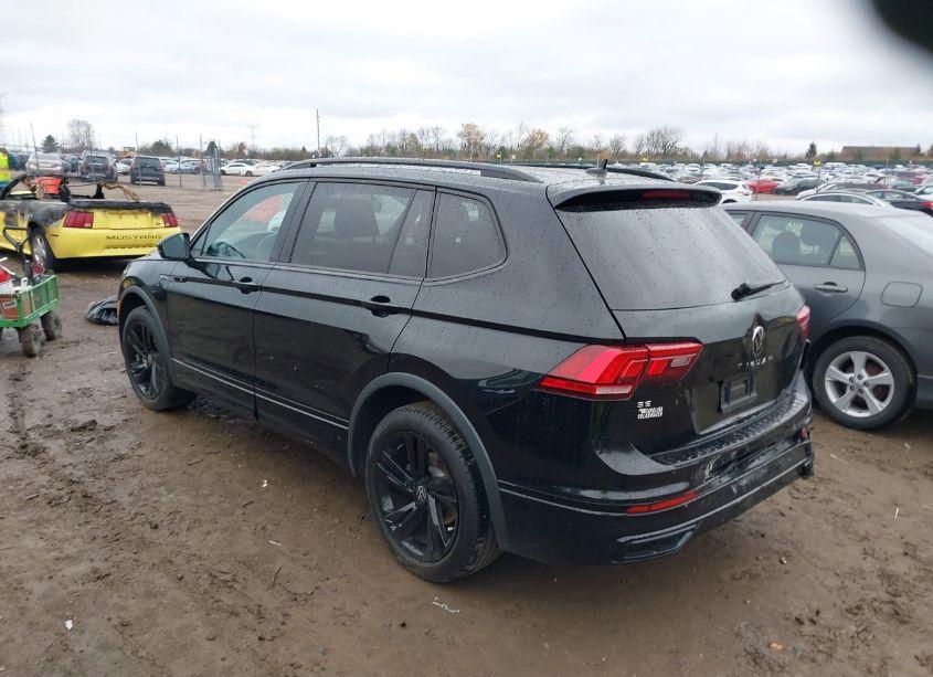 Photo 3 of 2023 Volkswagen Tiguan 2.0T SE R-LINE BLACK (VIN 3VVCB7AX2PM074606)