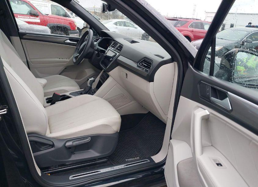 Photo 5 of 2023 Volkswagen Tiguan 2.0T SE R-LINE BLACK (VIN 3VVCB7AX2PM074606)