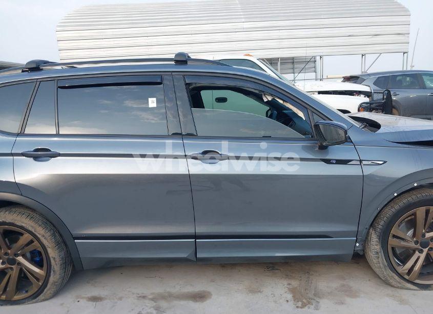 Photo 14 of 2023 Volkswagen Tiguan 2.0T SE R-LINE BLACK (VIN 3VVCB7AX2PM107104)