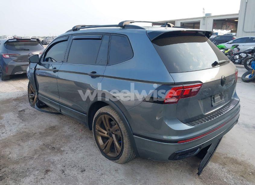 Photo 3 of 2023 Volkswagen Tiguan 2.0T SE R-LINE BLACK (VIN 3VVCB7AX2PM107104)