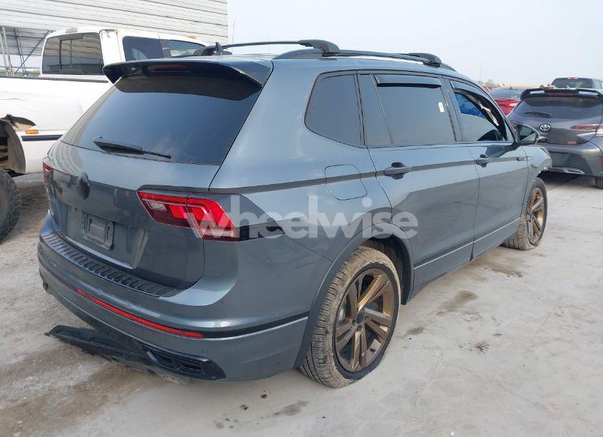 Photo 4 of 2023 Volkswagen Tiguan 2.0T SE R-LINE BLACK (VIN 3VVCB7AX2PM107104)