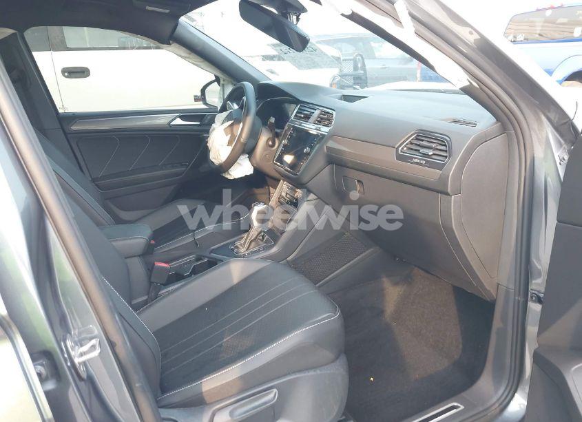 Photo 5 of 2023 Volkswagen Tiguan 2.0T SE R-LINE BLACK (VIN 3VVCB7AX2PM107104)