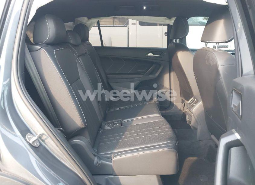 Photo 8 of 2023 Volkswagen Tiguan 2.0T SE R-LINE BLACK (VIN 3VVCB7AX2PM107104)