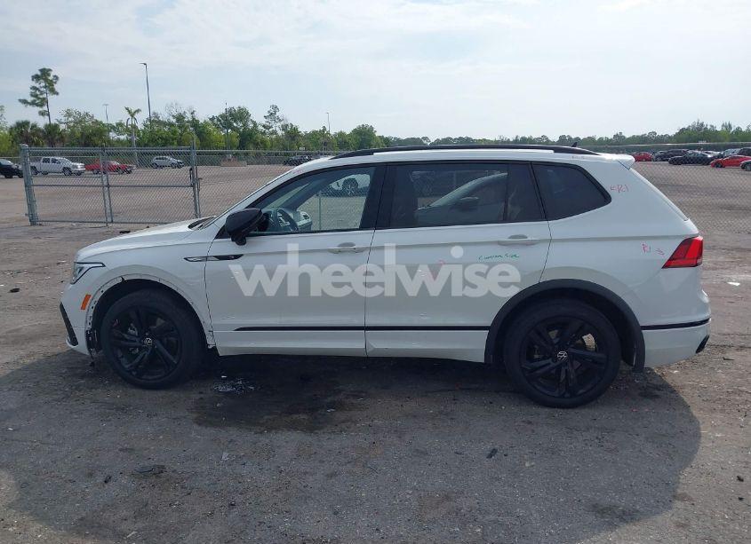Photo 15 of 2023 Volkswagen Tiguan 2.0T SE R-LINE BLACK (VIN 3VVCB7AX2PM128289)