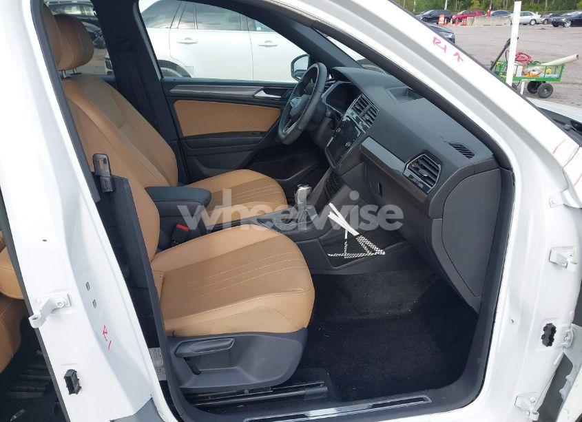 Photo 5 of 2023 Volkswagen Tiguan 2.0T SE R-LINE BLACK (VIN 3VVCB7AX2PM128289)