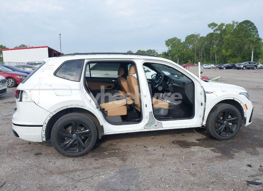 Photo 6 of 2023 Volkswagen Tiguan 2.0T SE R-LINE BLACK (VIN 3VVCB7AX2PM128289)