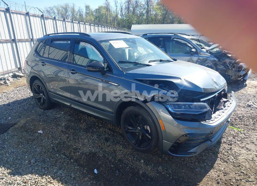 2024 Volkswagen Tiguan 2.0T SE R-LINE BLACK (VIN 3VVCB7AX2RM114556) main photo