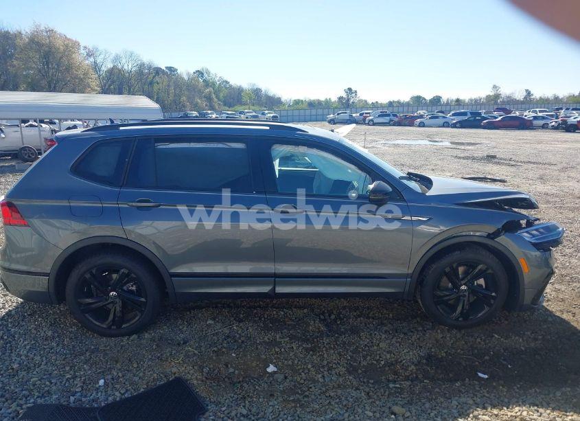 Photo 13 of 2024 Volkswagen Tiguan 2.0T SE R-LINE BLACK (VIN 3VVCB7AX2RM114556)