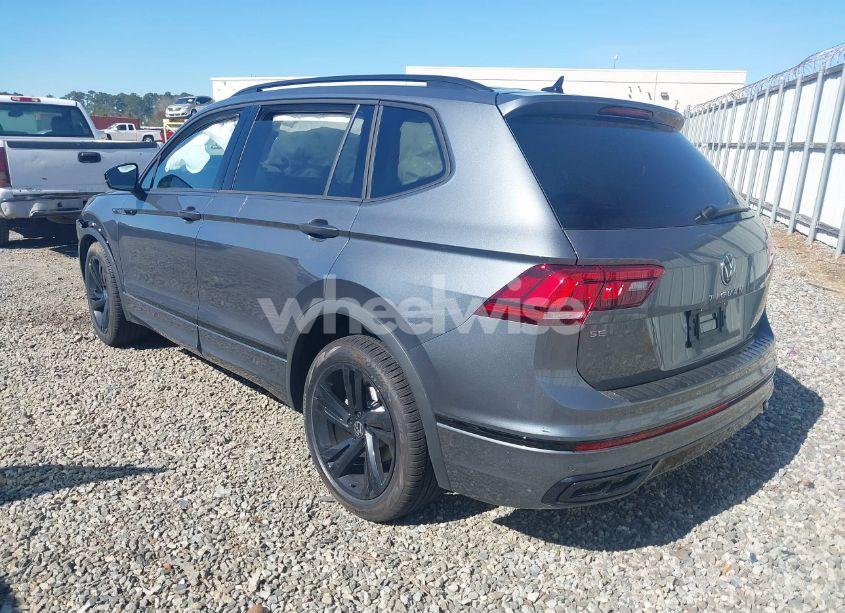 Photo 3 of 2024 Volkswagen Tiguan 2.0T SE R-LINE BLACK (VIN 3VVCB7AX2RM114556)