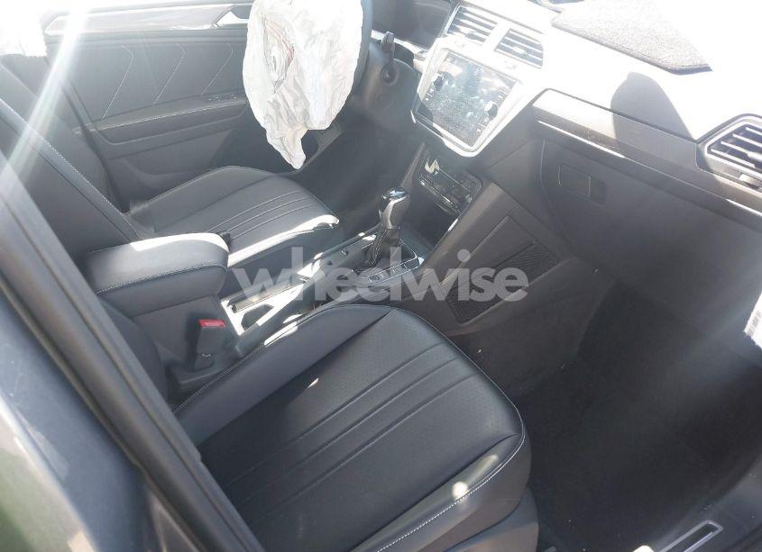 Photo 5 of 2024 Volkswagen Tiguan 2.0T SE R-LINE BLACK (VIN 3VVCB7AX2RM114556)