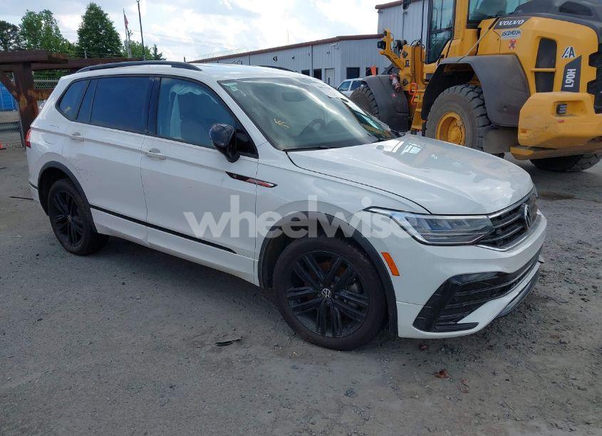 2022 Volkswagen Tiguan 2.0T SE R-LINE BLACK (VIN 3VVCB7AX3NM009759) main photo