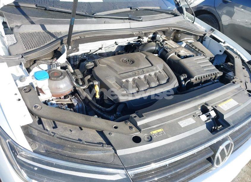 Photo 10 of 2022 Volkswagen Tiguan 2.0T SE R-LINE BLACK (VIN 3VVCB7AX3NM009759)