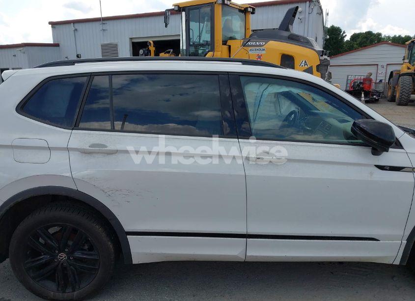 Photo 13 of 2022 Volkswagen Tiguan 2.0T SE R-LINE BLACK (VIN 3VVCB7AX3NM009759)