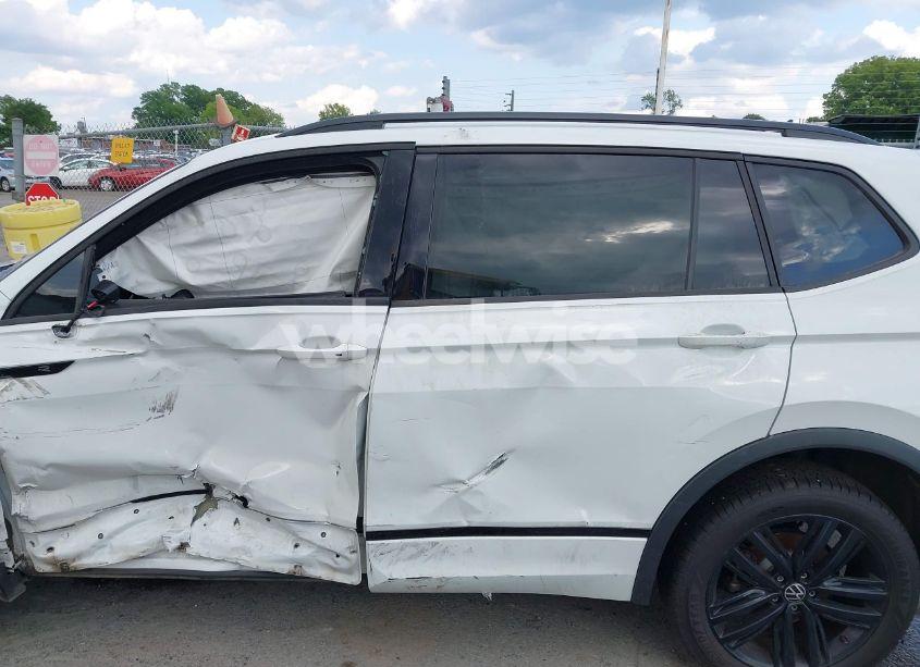 Photo 14 of 2022 Volkswagen Tiguan 2.0T SE R-LINE BLACK (VIN 3VVCB7AX3NM009759)