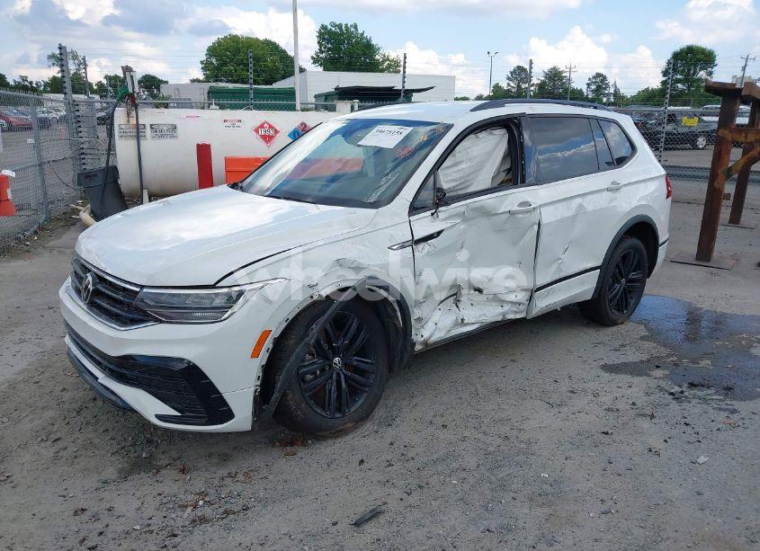 Photo 2 of 2022 Volkswagen Tiguan 2.0T SE R-LINE BLACK (VIN 3VVCB7AX3NM009759)