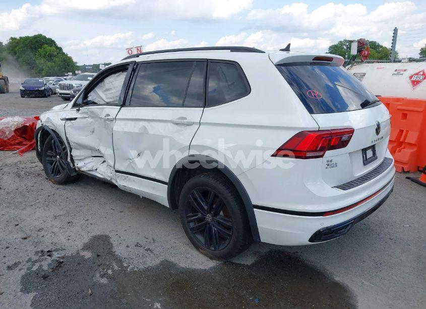 Photo 3 of 2022 Volkswagen Tiguan 2.0T SE R-LINE BLACK (VIN 3VVCB7AX3NM009759)