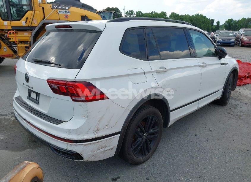 Photo 4 of 2022 Volkswagen Tiguan 2.0T SE R-LINE BLACK (VIN 3VVCB7AX3NM009759)