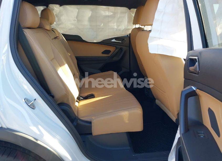 Photo 8 of 2022 Volkswagen Tiguan 2.0T SE R-LINE BLACK (VIN 3VVCB7AX3NM009759)