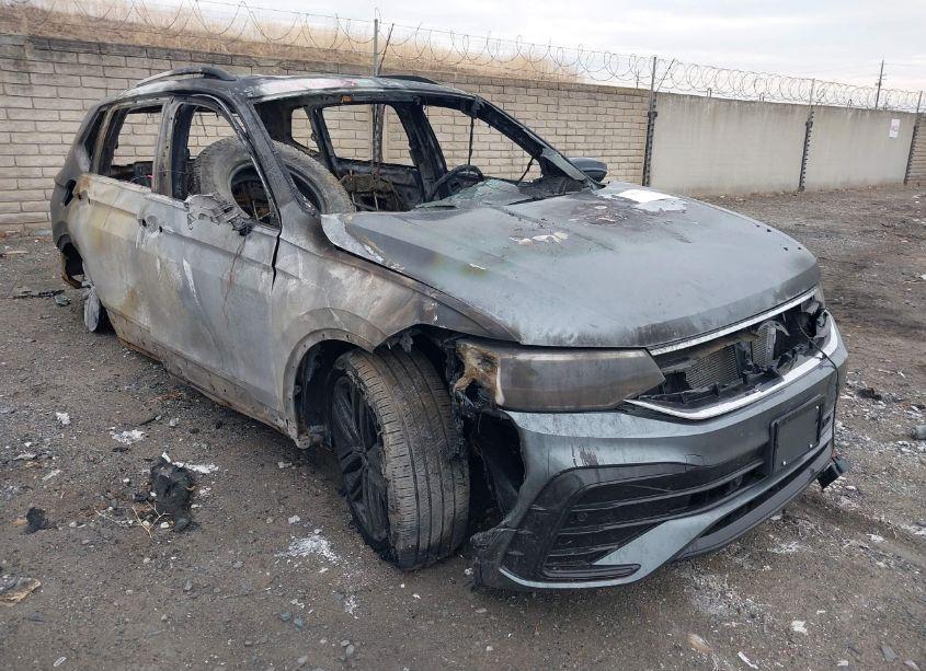 2022 Volkswagen Tiguan 2.0T SE R-LINE BLACK (VIN 3VVCB7AX4NM110373) main photo