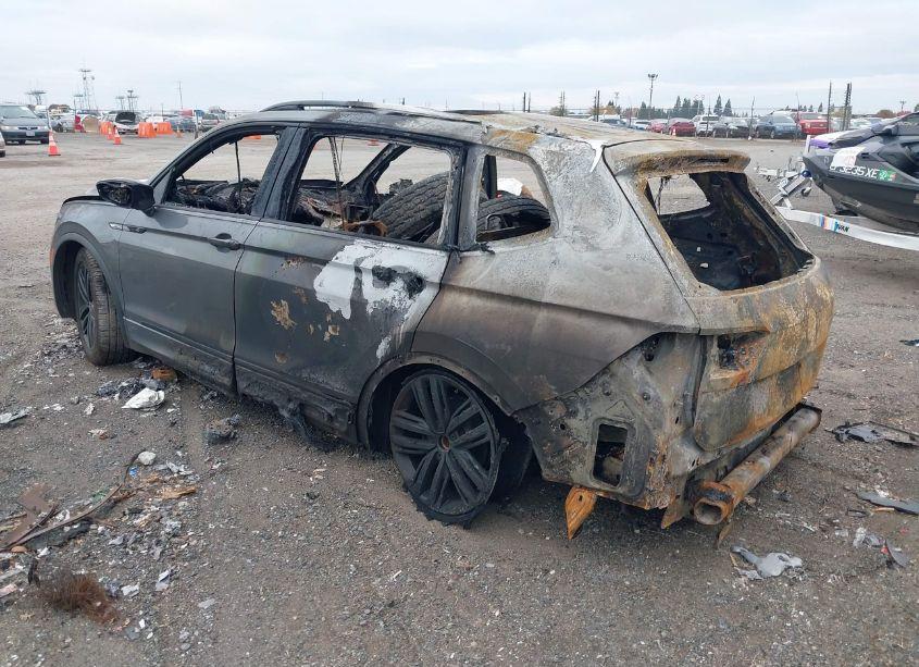 Photo 3 of 2022 Volkswagen Tiguan 2.0T SE R-LINE BLACK (VIN 3VVCB7AX4NM110373)