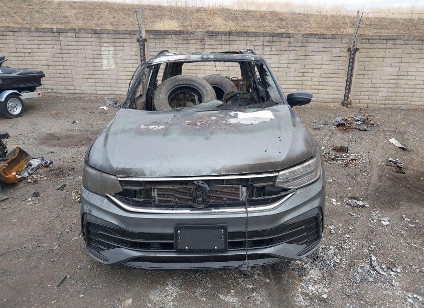 Photo 6 of 2022 Volkswagen Tiguan 2.0T SE R-LINE BLACK (VIN 3VVCB7AX4NM110373)