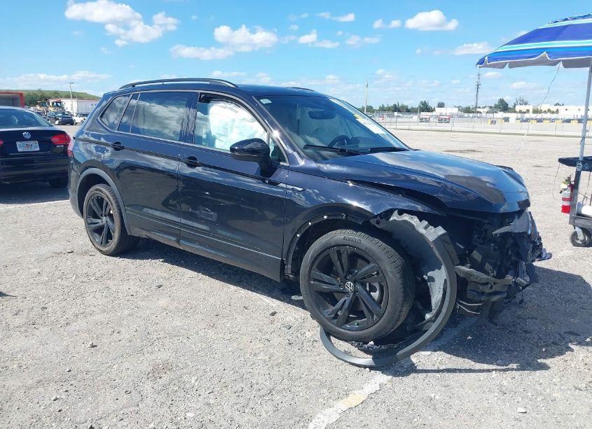 2023 Volkswagen Tiguan 2.0T SE R-LINE BLACK (VIN 3VVCB7AX4PM082657) main photo