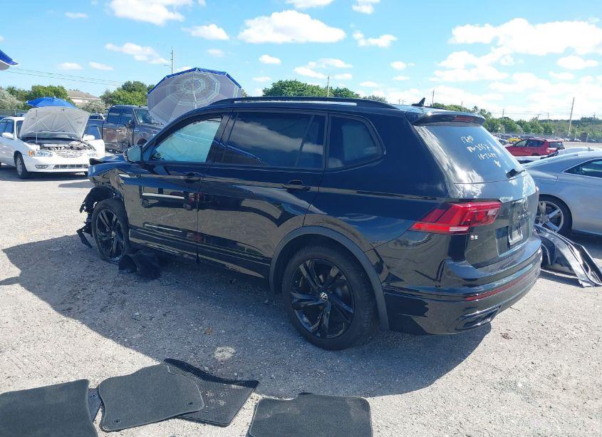 Photo 3 of 2023 Volkswagen Tiguan 2.0T SE R-LINE BLACK (VIN 3VVCB7AX4PM082657)