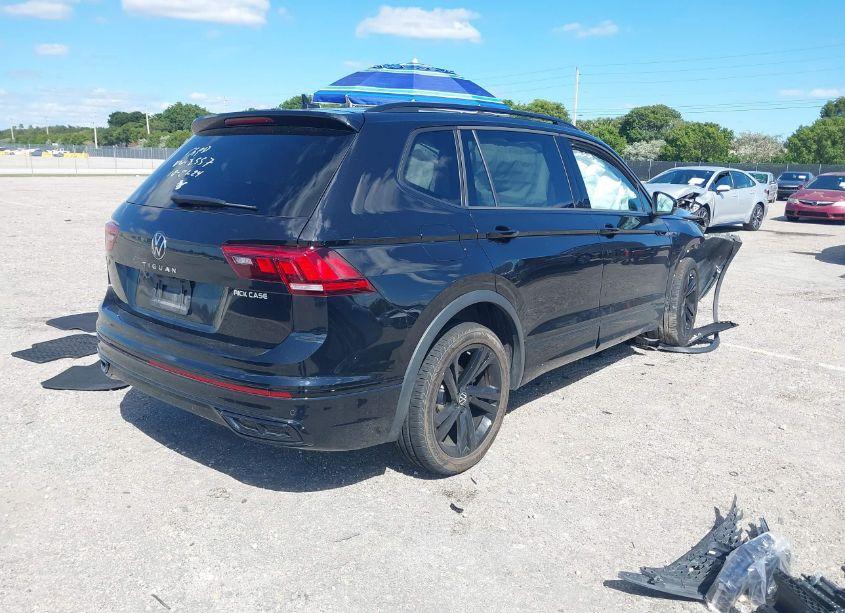 Photo 4 of 2023 Volkswagen Tiguan 2.0T SE R-LINE BLACK (VIN 3VVCB7AX4PM082657)